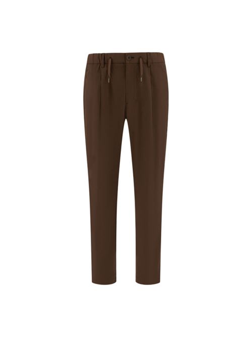 Pantaloni da uomo in tessuto tecnico con coulisse e pinces, colore marrone scuro HERNO | PT000145U125398993